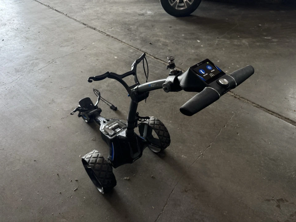 Motocaddy M5 GPS DHC Electric Golf Trolley - w/ extra battery - Image 1 of 4