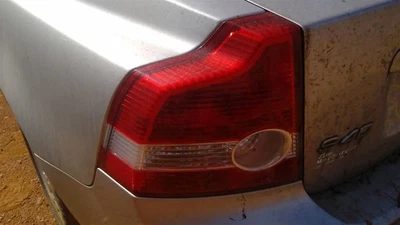 Lanterna traseira do motorista sedã 5 cilindros compatível com 04-07 VOLVO 40 SERIES 256570 - Imagem 1 de 4