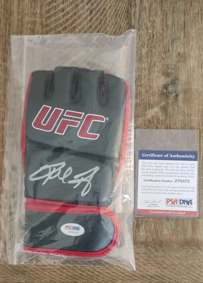 RONDA ROUSEY SIGNED UFC MMA OFFICIAL GLOVE AUTHENTIC AUTOGRAPH COA - Image 1 of 1