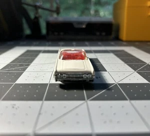 1999 Hot Wheels 1964 White Lincoln Continental Scale: 1:64 Sleek - Picture 1 of 6