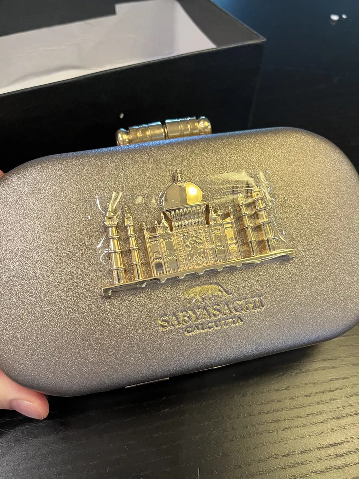 Bolso sin asas Sabyasachi Taj Mahal Fiesta Noche Formal Cartera, marrón topo metálico Foto 1 de 4