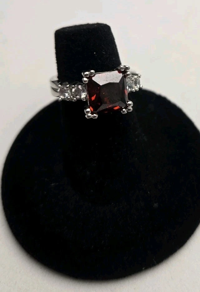 Anillo de moda relleno de oro blanco rojo rubí talla 5 Foto 1 de 4