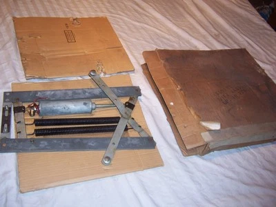 Oldsmobile 98 1948-1949 2 puertas puerta derecha regulador ventana eléctrica nuevo de stock Foto 1 de 3