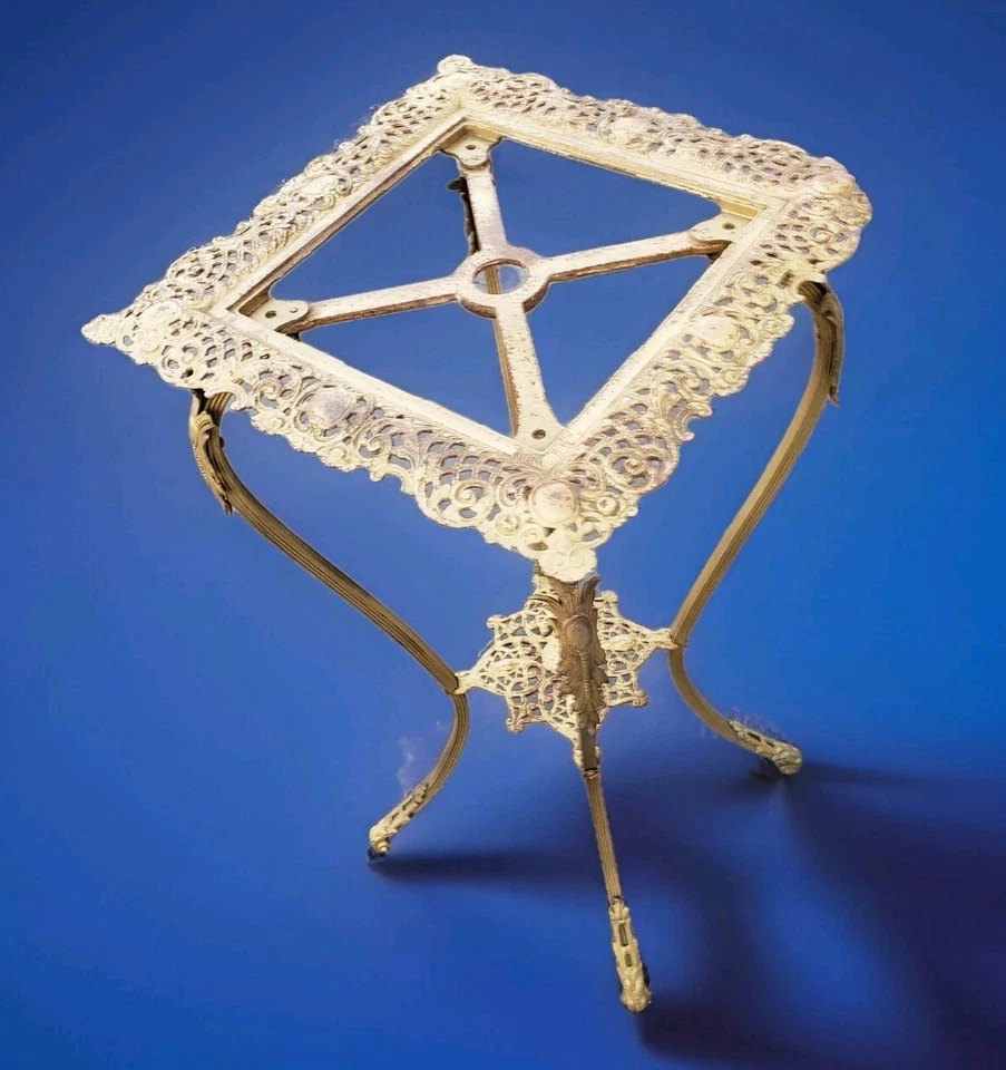 Викторианская латунная филигранная лампа/подставка для растений 19 века от Bradley & Hubbard B&H - Изображение 1 из 4