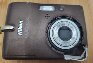 NIKON COOLPIX L11 Digital Camera. SELLING AS IS  FOR PARTS ONLY.  - Picture 1 of 6