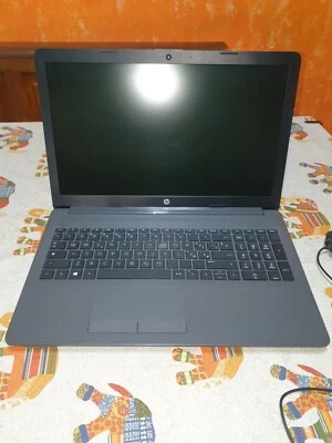 HP 255 G7 15,6" (AMD A4-9125, 2.30GHz, 4GB RAM, 256GB SSD) Laptop - Nero/Argento - Immagine 1 di 3