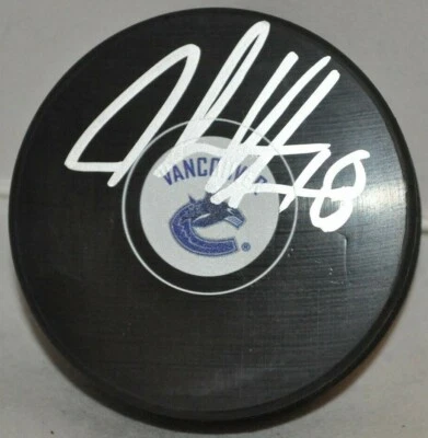 Jake Virtanen 2016-2020 Vancouver Canucks Autografiado Firmado NHL Hockey Puck Certificado de Autenticidad Foto 1 de 2