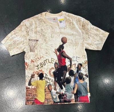 Camiseta gráfica Air Jordan 85 Classic PlayGround 2025 | Vela / Marrom claro | Tamanho XL - Imagem 1 de 4