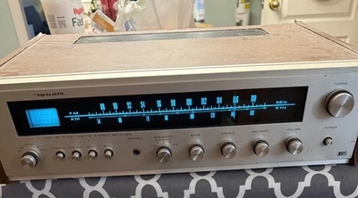 Receptor estéreo AM/FM realista STA-76 en estado de funcionamiento. Vintage años 70 Foto 1 de 4