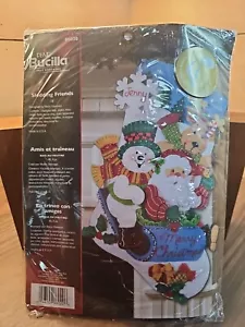 Bucilla 86020 Feltro Applique Kit Calza Natalizia Slitta Amici 18" Nuovo - Foto 1 di 5