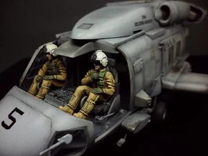 DT48008 1/48 US Helicopter Pilot Crew set - Picture 1 of 3