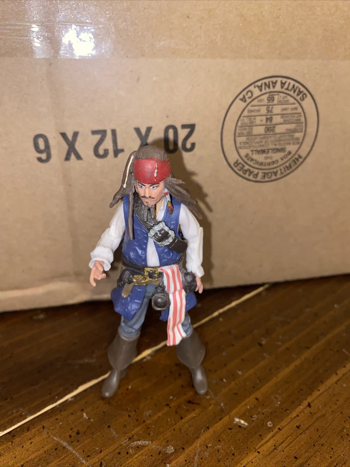 Pirates of the Carribean Captain Jack Sparrow Poseable Action Figure 4 Inches - Imagem 1 de 1