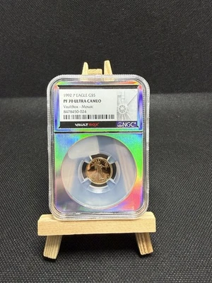 Caja de bóveda ultra camafeo P Eagle 1992 G$5 PF 70 - mosaico dorado Foto 1 de 4