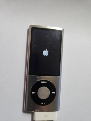 Apple iPod nano 5ta Generación Plateado Con Cámara Modelo A1320 necesita reparación Foto 1 de 4