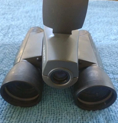 Simmons 8x42 2.0D Captureview Binocular With Digital Camera - Image 1 of 4