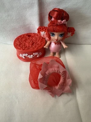 Barbie Fairytopia Muñeca Hada Diente Rojo 2.5” Con Caja de Dientes, Falta Soporte Foto 1 de 4