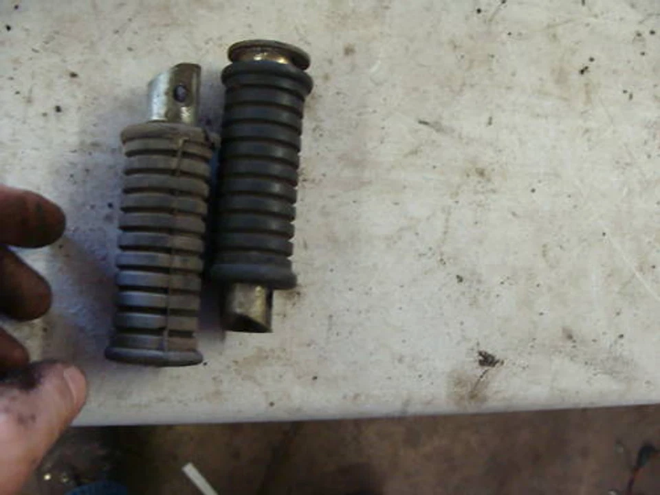 1974 suzuki gt380 gt 380 тройной s28 задние подножки - Изображение 1 из 1