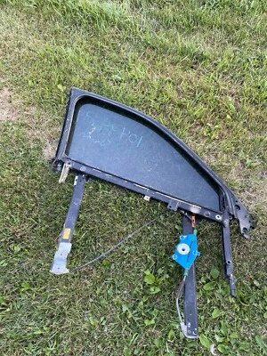 AUDI A4 2002-2008 PUERTA LADO CONDUCTOR VENTANA MARCO CRISTAL CON MARCO REGULADOR Foto 1 de 4