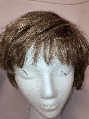 Peluca Tony of Beverly marrón con reflejos preestilo, en capas, flequillo Foto 1 de 4