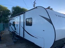 2019 25ft Pacific Coachworks “Tango” Travel Trailer , White w/ Black Trim