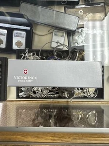 Victorinox DD 54848 Knife New In Box - Picture 1 of 3