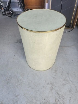 Mesa de acento Maitland-Smith Fuax Shagreen Foto 1 de 4