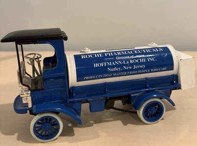 Ertl 1910 Mack Manhattan 4 toneladas cisterna "Roche Pharmaceuticals" edición limitada Foto 1 de 4