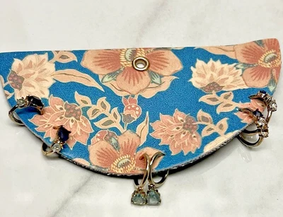 Nuevo Conjunto de Pendientes de Aro Pequeño Anthropologie Hugger Tono Dorado Perforado 3 Pares Bonito Foto 1 de 4