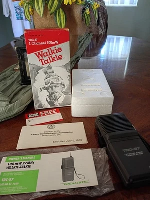 Realistic TRC-87 Handheld Walkie Talkie 1 Channel Vintage - Image 1 of 4