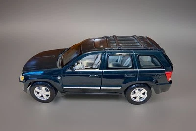 MOTORMAX 1:18 Diecast Dark Green 2005 Jeep Grand Cherokee - Loose - Image 1 of 4