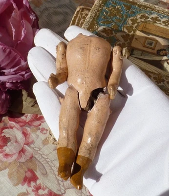 ANCIEN CORPS de POUPÉE mignonnette en composition peinte vers 1900 - Photo 1/4