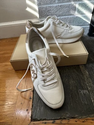 Tenis Michael Kors Monique Trainer Crema MK Signature para mujer 10M Foto 1 de 4