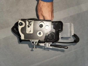 2022 ford explorer right rear door lock actuator. - Picture 1 of 7