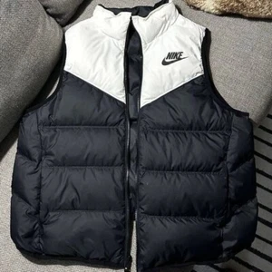 Nike sportswear Windrunner reversible down vest. Womens XL - Picture 1 of 3