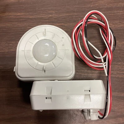 Leviton OSFHU-1TW High Bay Lighting Light Passive Infrared Occupancy Sensor E74 - Image 1 of 2