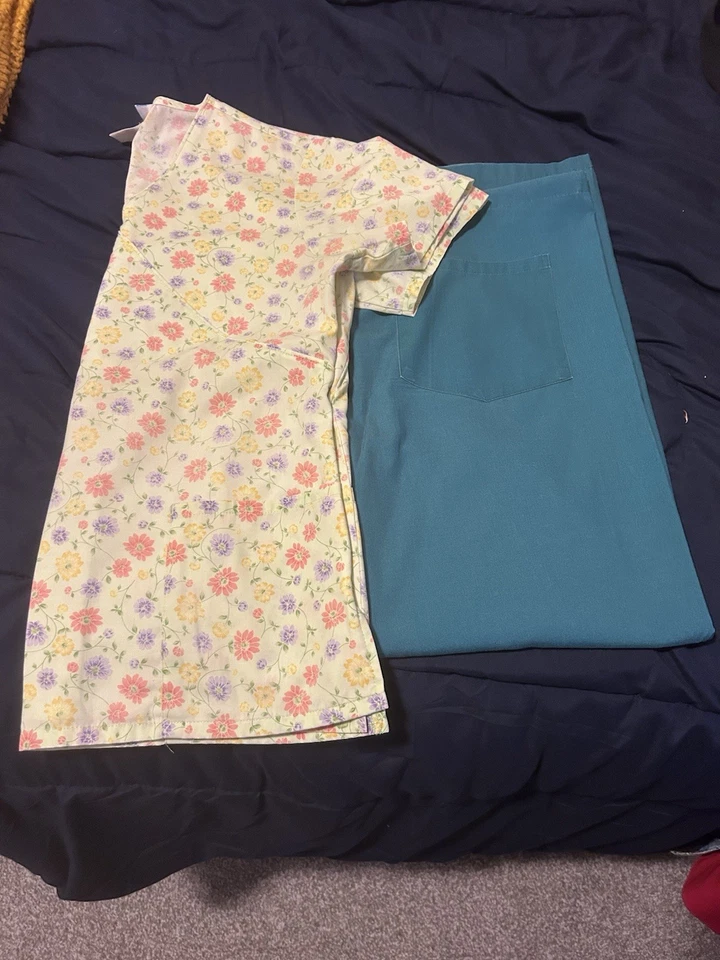 Women’s Scrub Set Medium Top Medium Bottom 28 inch inseam - Image 1 of 4