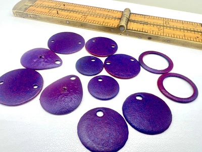 Lote de 12 piezas de hallazgos de joyería de cobre recubiertos de esmalte vintage formas mixtas púrpura E Foto 1 de 4