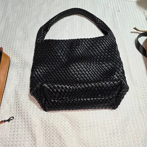 XL BOLSO HOBO CUERO TEJIDO NEGRO  - Imagen 1 de 4