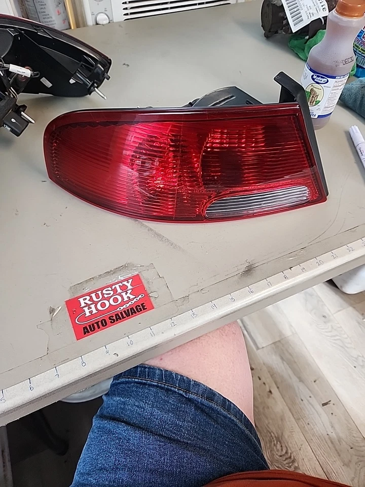 2001 - 2006 道奇 Stratus 右后乘客尾灯 04805350AC 原始设备制造商 — 第 1/4 张图片