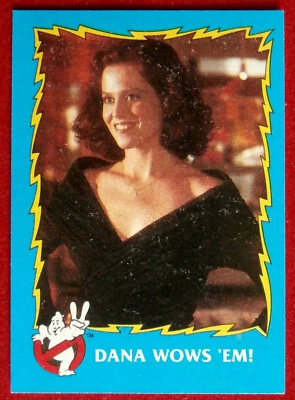 GHOSTBUSTERS II - Card #54 - DANA (SIGOURNEY WEAVER) WOWS 'EM - TOPPS 1989 - Image 1 of 2