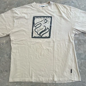 Vintage Y2K Rocawear T-Shirt XXL Cream Stitched Logo Hip-Hop Streetwear - Picture 1 of 3