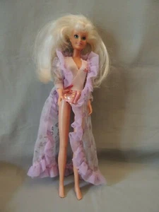 Vintage Barbie doll Hasbro INC 1983 - Picture 1 of 6