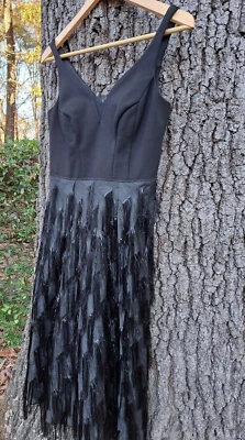 Vestido de festa Coast UK preto midi borlas exclusivo Reino Unido 10 EUA 6 novo com etiquetas - Imagem 1 de 4