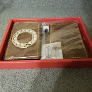 Set scrivania HTF VINTAGE TELEDIAL telefono indice penna notebook ecopelle nuovo con scatola LEGGI - Foto 1 di 3