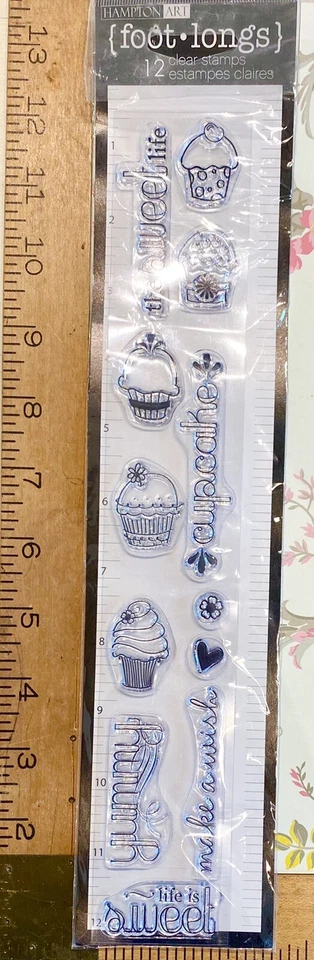 NUEVOS CUPCAKES por Hampton Art Foot Longs pastel delicioso cumpleaños dulce vida glaseado  Foto 1 de 1