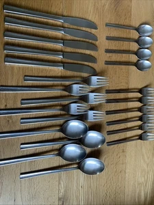 Cubiertos antiguos Wilkens de acero inoxidable 24 piezas con cucharas de café y tenedores para pasteles  - Imagen 1 de 18