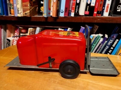 NICE VINTAGE 1940'S NYLINT WIND UP MECHANICAL LIFT TRUCK - Image 1 of 4