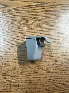 03-2012 Maserati Quattroporte Left or Right Side Sun Visor Clip Hook Holder Gray - Picture 1 of 3
