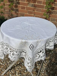 DE COLECCIÓN Mantel de Té de Lino Blanco Bordado Toupe con Encaje 100 x 100cm - Imagen 1 de 10