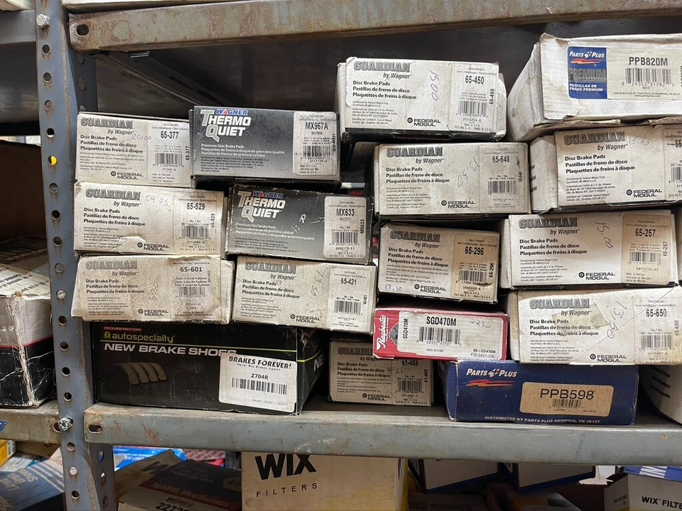 Wagner 529 Disc Brake Pad Set Fits 1991-1996 DODGE DAKOTA 65-529 - Image 1 of 1